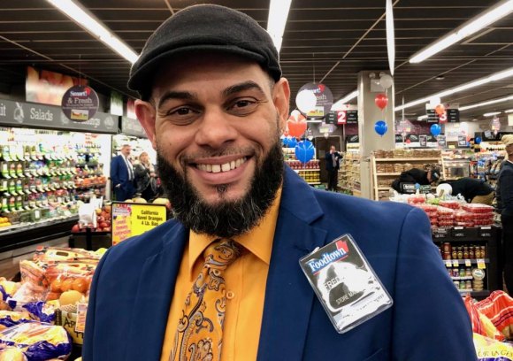 Roosevelt Island Foodtown: Scenes from Opening Day Meet Freddy G., Foodtown's Roosevelt Island Manager.